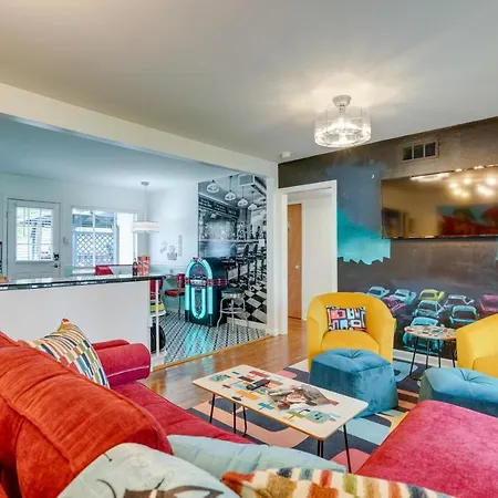 Villa San Antonio Retreat With Private Hot Tub And Gas Grill